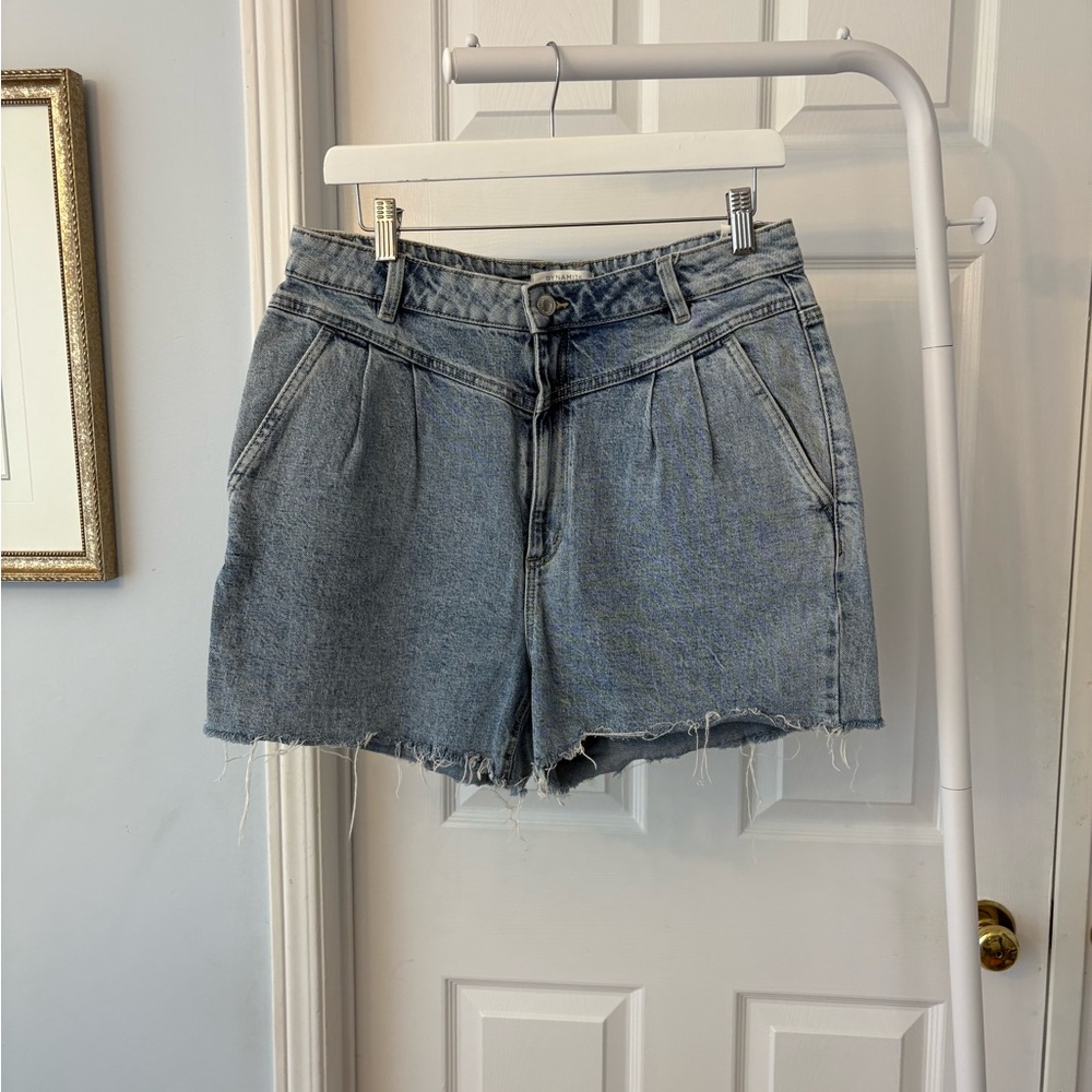 Dynamite Gigi Pleated Highrise Light Blue Denin Shorts Size 30 Jeans Cotton - Picture 2 of 8